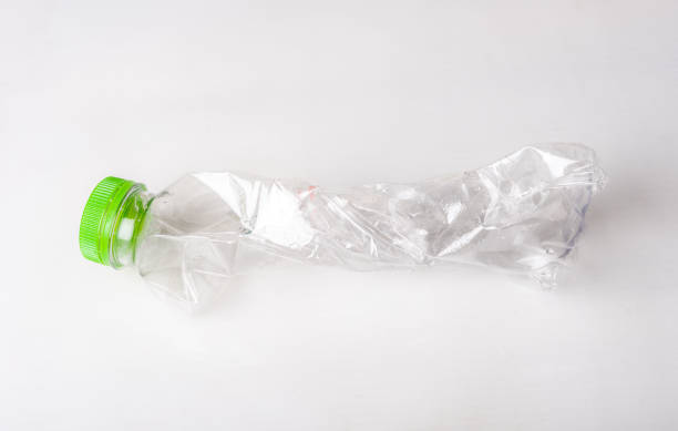 istock Missed bottles, recyclable systems, recyclers, reducing global warming 1174820153