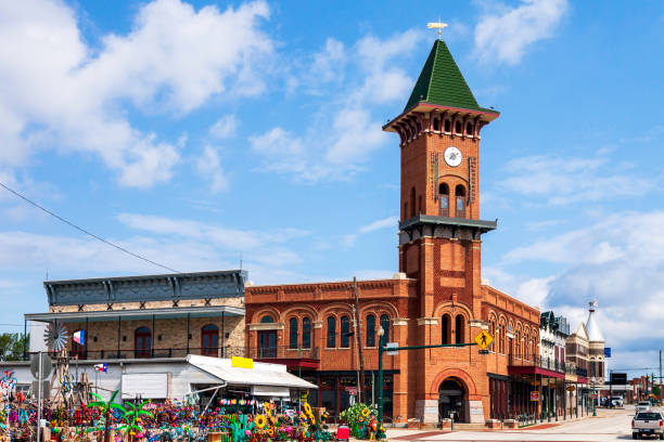 Historic Downtown Grapevine Texas with its collection of unique hops and its amazing convention center and visitor's bureau Historic Downtown Grapevine Texas with its collection of unique hops and its amazing convention center and visitor's bureau grapevine texas city stock pictures, royalty-free photos & images