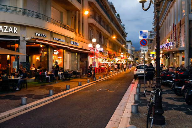 night view along a street in nice. the city of nice is located on the french riviera in the provence-alpes-cote d'azur region - city of nice restaurant france french riviera imagens e fotografias de stock