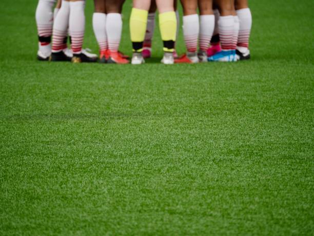 soccer huddle - american football football focus on foreground team sport fotografías e imágenes de stock