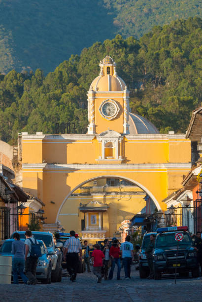 santa catalina arch. antigua, guatemala. fondata come città nell'anno 1543. dichiarato nel luglio 1965 city monument of america. unesco. - editorial central america guatemala antigua foto e immagini stock