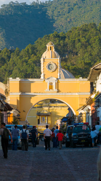 santa catalina arch. antigua, guatemala. fondata come città nell'anno 1543. dichiarato nel luglio 1965 city monument of america. unesco. - editorial central america guatemala antigua foto e immagini stock