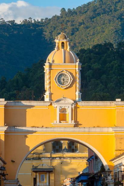 santa catalina arch. antigua, guatemala. fondata come città nell'anno 1543. dichiarato nel luglio 1965 city monument of america. unesco. - editorial central america guatemala antigua foto e immagini stock