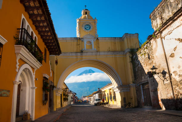 santa catalina arch. antigua, guatemala. fondata come città nell'anno 1543. dichiarato nel luglio 1965 city monument of america. unesco. - editorial central america guatemala antigua foto e immagini stock