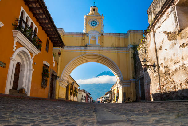 santa catalina arch. antigua, guatemala. fondata come città nell'anno 1543. dichiarato nel luglio 1965 city monument of america. unesco. - editorial central america guatemala antigua foto e immagini stock