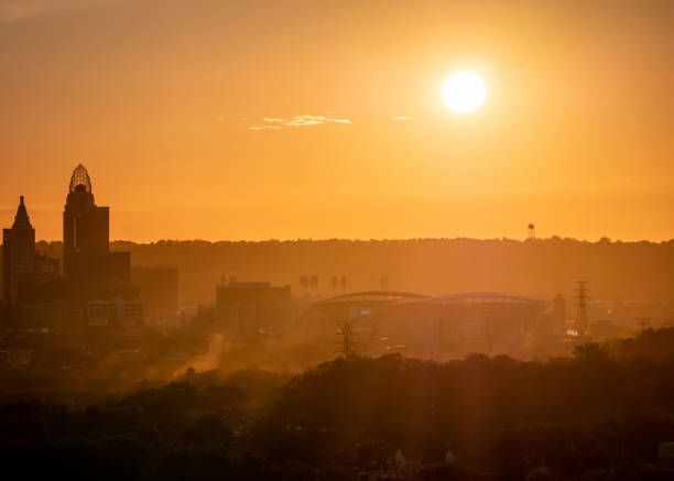 um estádio em cincinnati durante o nascer do sol - sports venue - fotografias e filmes do acervo