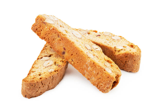 kupa jeśli włoskie ciasteczka cantuccini z migdałami wyizolowanymi na białym z miękkim cieniem - biscotti isolated cantucci almond zdjęcia i obrazy z banku zdjęć