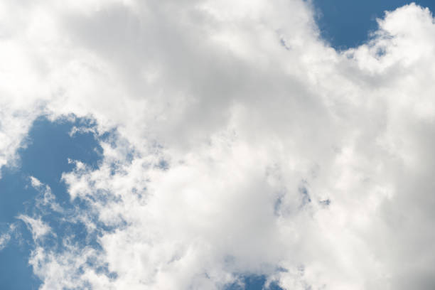 небо с белыми облаками - 16241 стоковые фото и изображения
