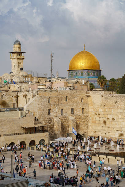 muro occidentale e cupola della roccia ( moschea al aqsa ) nella città vecchia di gerusalemme, israele palestina - jerusalem middle the western wall israel foto e immagini stock