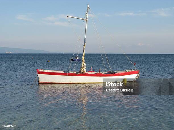 Fischfangboot Stockfoto und mehr Bilder von Einsamkeit - Einsamkeit, Farbbild, Fischen
