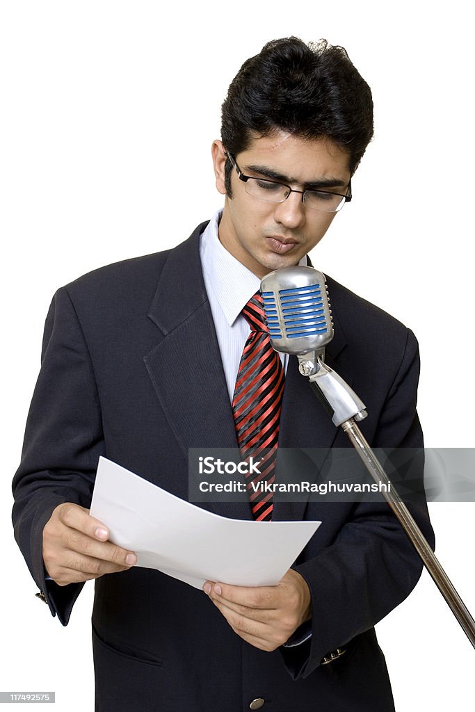 Indian Empresário orador público discurso Isolado no branco com microfone - Foto de stock de 20 Anos royalty-free