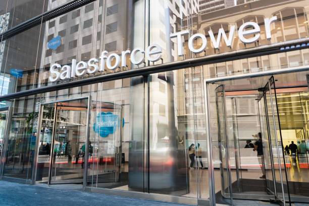 salesforce tower eingang, san francisco - glass sign office security stock-fotos und bilder