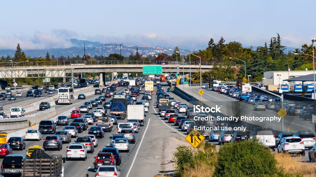 Heavy morning traffic on Highway 101 going through Silicon Valley, South San Francisco Bay Area September 9, 2019 Mountain / View / CA / USA - Heavy morning traffic on Highway 101 going through Silicon Valley, South San Francisco Bay Area Traffic Stock Photo