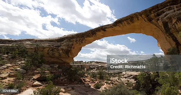 Owachomo Natural Bridge Foto de stock y más banco de imágenes de Aire libre - Aire libre, Arco natural, Azul