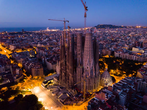 istock Sagrada Familia night view 1174945261