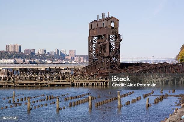 Old Pier Stumps Bei Einem Der Alten Mienen Website Stockfoto und mehr Bilder von Alt