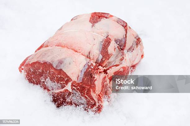 Wołowina Antrykot Pieczony W Śniegu - zdjęcia stockowe i więcej obrazów Bez ludzi - Bez ludzi, Czerwony, Fotografika