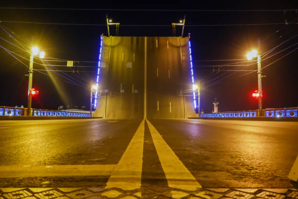 istock Divorce bridge over the river in the city 1175018000