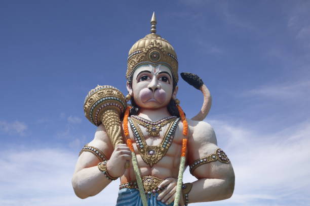 estatua de hanuman, mumbai pune highway, chinchwad, kalbhor nagar, distrito de pune, pimpri chinchwad, maharashtra - india statue carving history fotografías e imágenes de stock