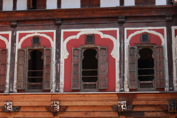 vishrambaug wada facade. residence of peshwa bajirao ii in early nineteenth century. pune, maharashtra - maratha imagens e fotografias de stock