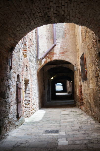istock Via delle Volte, Val d'Elsa Hill 1175035120