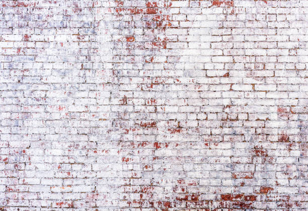 pared de ladrillo encalado desgastada - peeling paint wall white fotografías e imágenes de stock