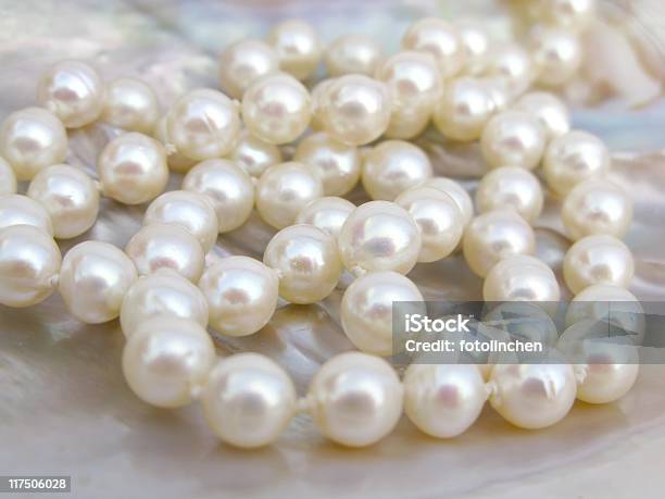Perlen Stockfoto und mehr Bilder von Perle - Perle, Schmuckperle, Halskette