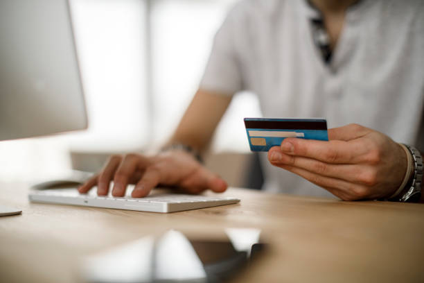 オンライン決済 - e commerce credit card retail paying ストックフォトと画像