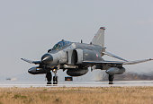 f-4-phantom-fighter-jet-auf-runway.jpg?b=1&s=170x170&k=20&c=bqUN9jE0I5cBEV0zGQxIioUR6FyhKptAJvk4nTZCt88=