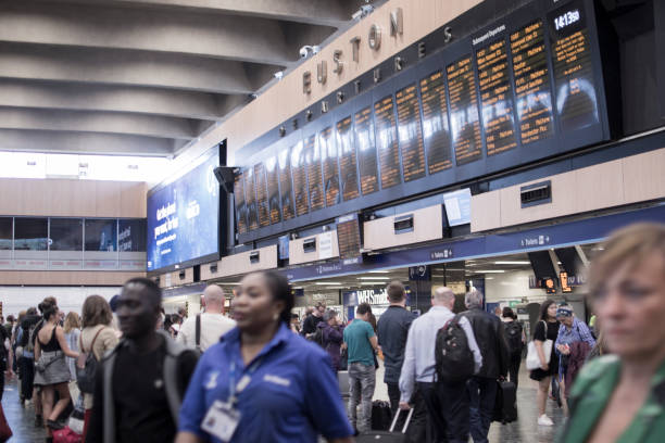 london euston terminal - subway station railroad station uk passenger imagens e fotografias de stock