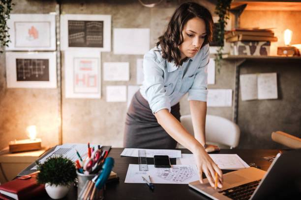 istock Bringing her designs to life with technology 1175128284