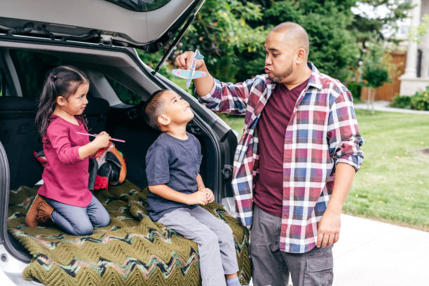 istock Organizing road trip with kids 1175129836