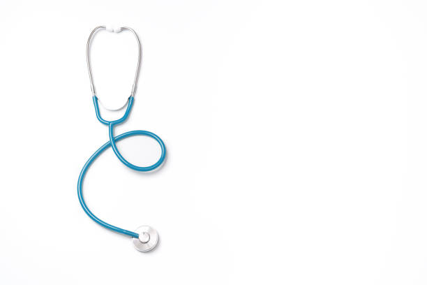 estetoscopio verde, objeto de equipo médico, aislado sobre fondo blanco. concepto de diseño médico. - medical equipment stethoscope hospital blue fotografías e imágenes de stock