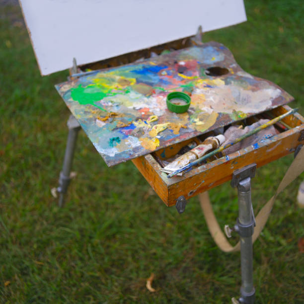 istock Painting outdoor 1175158188