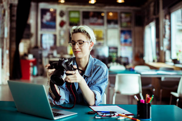 istock Female Photographer 1175175301
