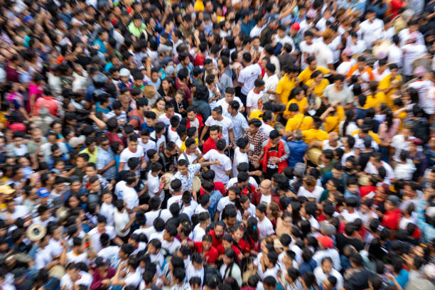 croed of people ogląda i świętuje indra jatra festival - newar zdjęcia i obrazy z banku zdjęć