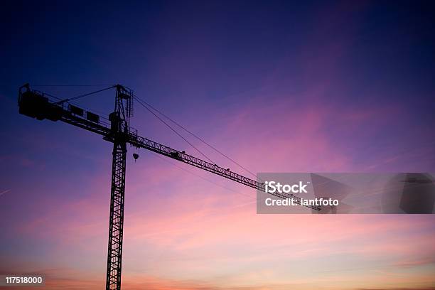 Grúa De Construcción Foto de stock y más banco de imágenes de Acero - Acero, Aire libre, Anochecer