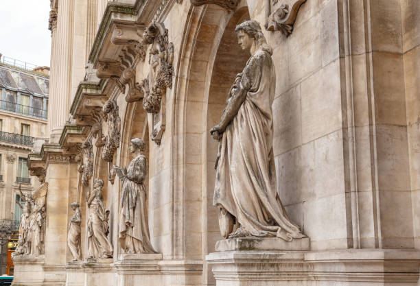 paris, france, 31 mars 2017: opéra national de paris: grand opéra garnier palace est célèbre bâtiment néo-baroque à paris. le palais est un opéra de 1 979 places, construit de 1861 à 1875. - neo baroque photos et images de collection