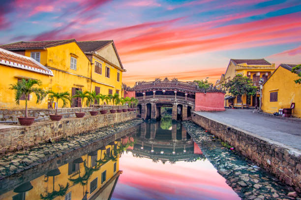 hoi un'antica città al mattino presto che è una delle destinazioni più famose per i turisti. - hue foto e immagini stock