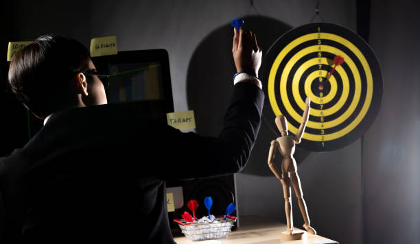 istock Business tomboy set dartboard as top Target 1175226265