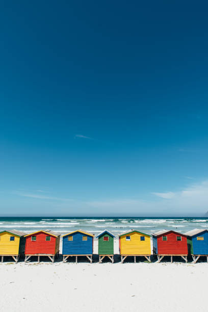 다채로운 오두막 - cape town beach hut multi colored 뉴스 사진 이미지