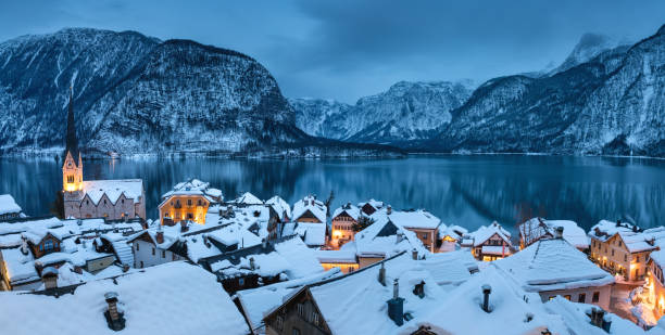 Hallstatt Panorama Tranquil winter evening in idyllic Austrian village Hallstatt by Hallstatter See. snowcapped mountain stock pictures, royalty-free photos & images