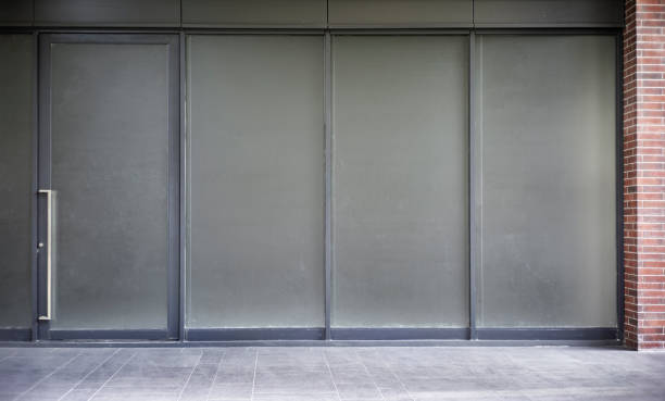 istock Large mirror outdoor in the city 1175250147