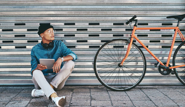 istock The internet keeps in the know in this busy city 1175266137