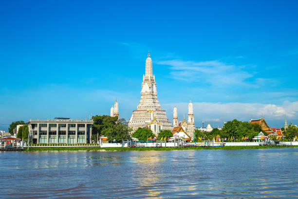 ват арун в бангкоке, таиланд - thonburi стоковые фот�о и изображения