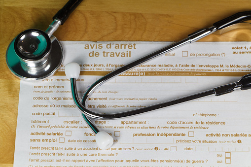 French medical work stop notice and black stethoscope