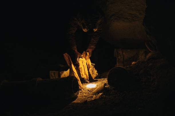 istock Sulfur Miners of Ijen 1175321820