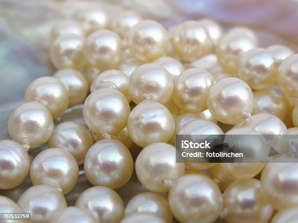 Foto de Pérolas e mais fotos de stock de Branco - Branco, Colar, Elegância