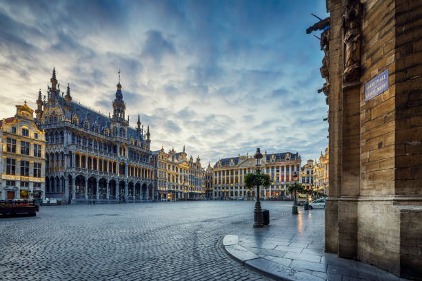 grand place square in brüssel, belgien - belgien stock-fotos und bilder