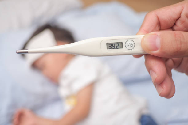 fever, close-up medical thermometer, parent / father measuring temperature of his ill kid, asian 3 - 4 years old toddler boy gets high fever - baby lying down sleeping asian ethnicity imagens e fotografias de stock